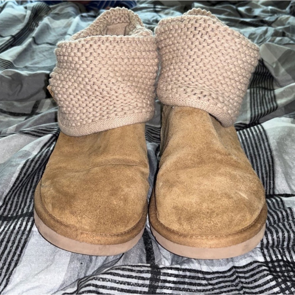 Short brown UGG boots size 5